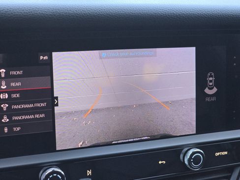 Certified 2025 Porsche Macan image 12