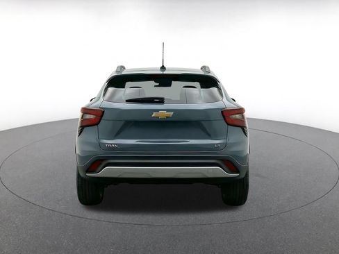 Used 2025 Chevrolet Trax LT FWD image 8