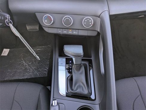 New 2026 Hyundai Elantra SE image 18