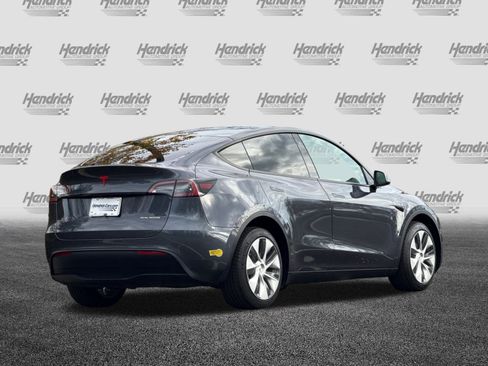 Used 2022 Tesla Model Y Long Range image 5