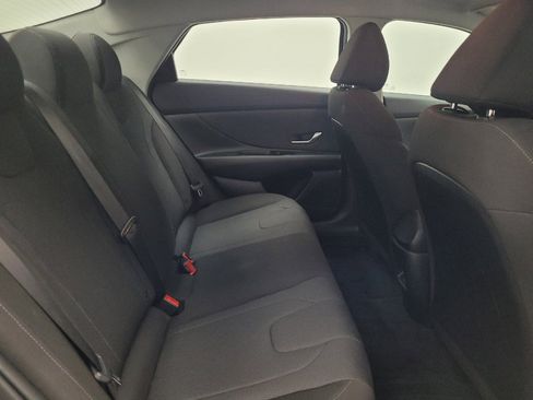 Used 2025 Hyundai Elantra SE FWD image 19