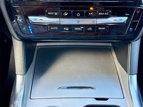 Used 2022 Ford Explorer Limited w/ Equipment Group 301A image 17