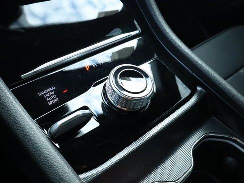 New 2025 Jeep Grand Cherokee Limited image 11