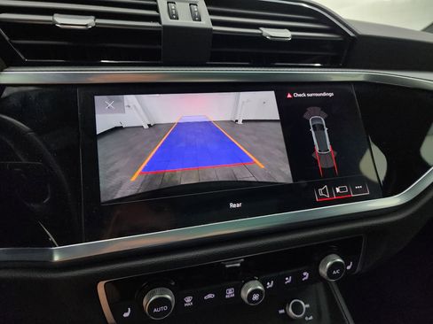 Used 2023 Audi Q3 2.0T Premium image 17