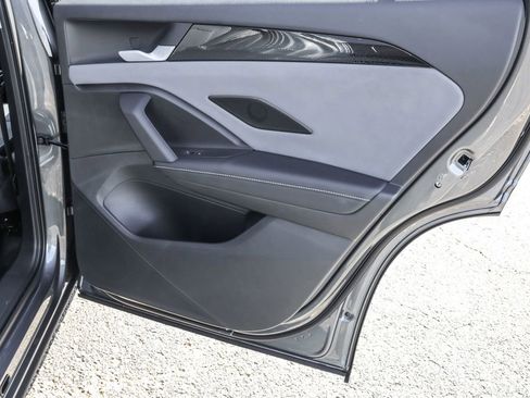 Used 2025 Volkswagen Tiguan SE image 29