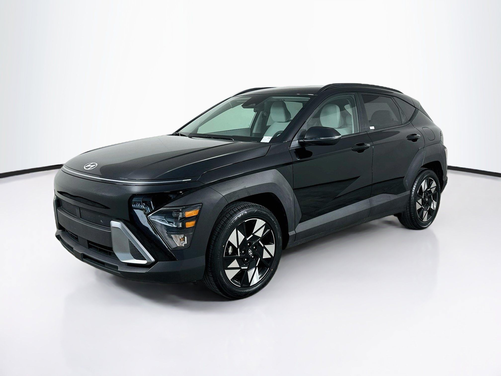 Used 2025 Hyundai Kona SEL FWD image 3