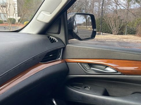 Used 2017 Cadillac Escalade ESV Premium Luxury image 30