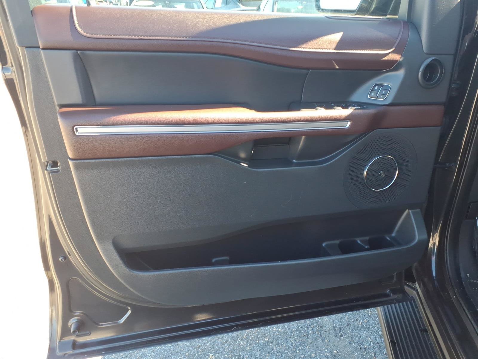 Used 2024 Ford Expedition Limited AWD/4WD image 26