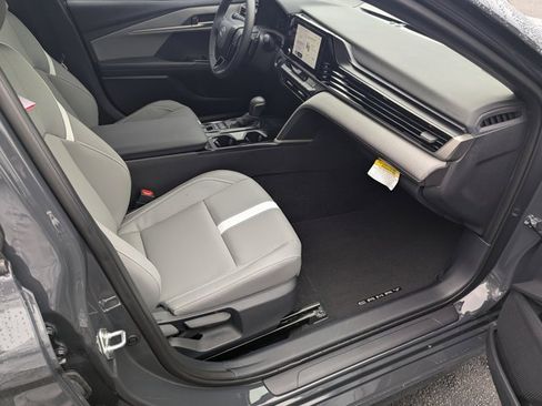 Used 2025 Toyota Camry SE image 12