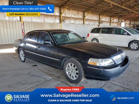 Used 2010 Lincoln Town Car Signature Limited image 5