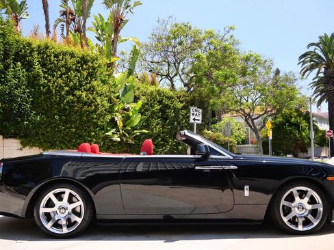 Used 2018 Rolls-Royce Dawn image 4