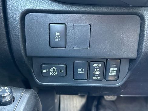 Used 2022 Toyota Tacoma TRD Sport w/ TRD Premium Sport Package AWD/4WD image 33