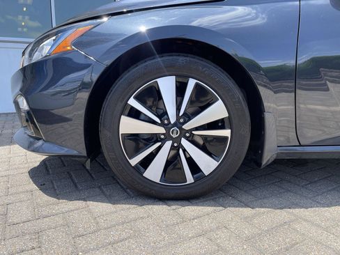 Used 2022 Nissan Altima 2.5 SL FWD image 10
