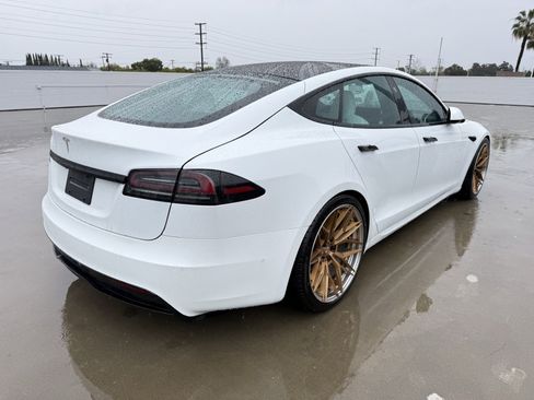 Used 2022 Tesla Model S Plaid image 3
