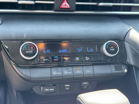 Used 2023 Hyundai Elantra SEL w/ Preferred Accessory Package FWD image 21