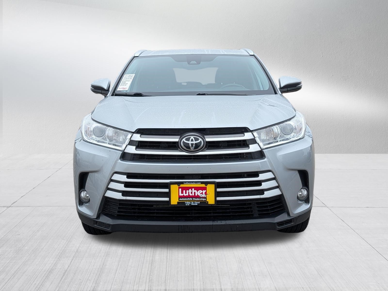 Used 2019 Toyota Highlander XLE AWD/4WD image 2