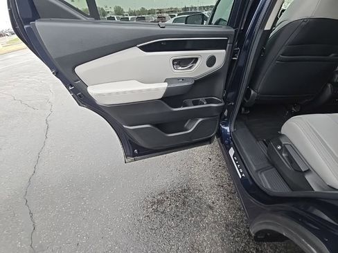 Used 2025 Honda Pilot EX-L image 24