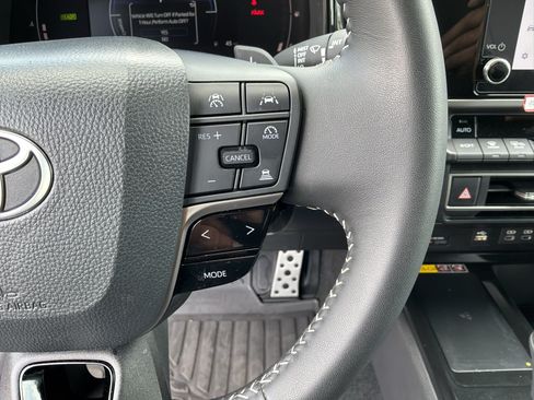 Used 2026 Toyota Camry SE FWD image 13