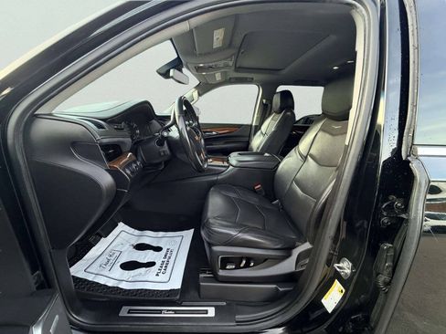 Used 2019 Cadillac Escalade ESV Luxury AWD/4WD image 18