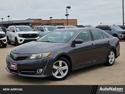 Used 2014 Toyota Camry SE image 1