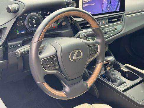 Certified 2023 Lexus ES 300h Ultra Luxury image 17