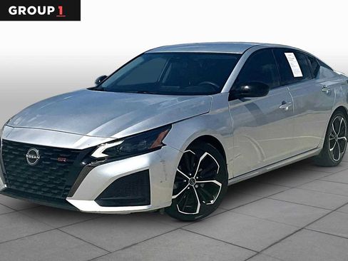 Used 2023 Nissan Altima 2.5 SR FWD image 1
