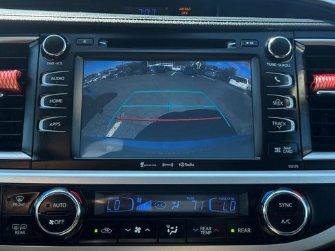 Used 2017 Toyota Highlander SE AWD/4WD image 32