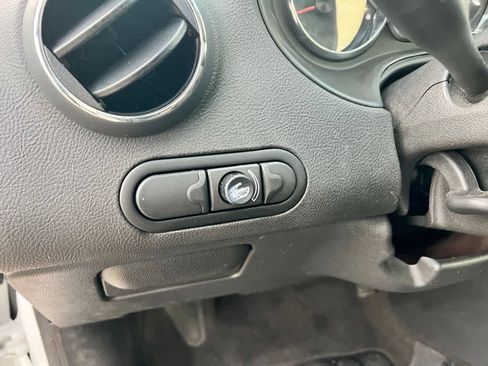 Used 2009 Pontiac G6 Sedan w/ Preferred Package image 17