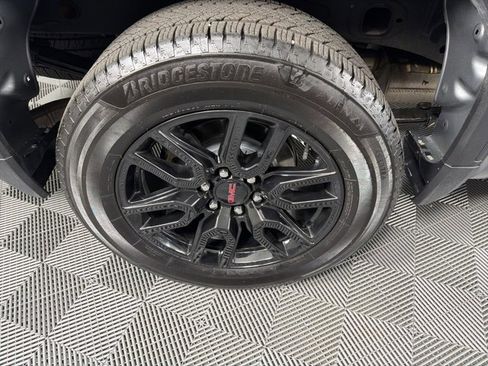 Used 2025 GMC Sierra 1500 Elevation image 13