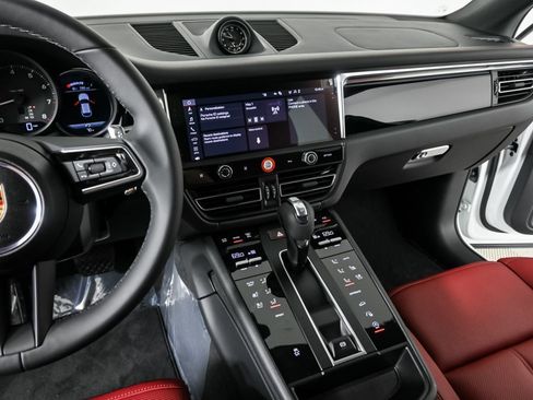 New 2025 Porsche Macan image 13