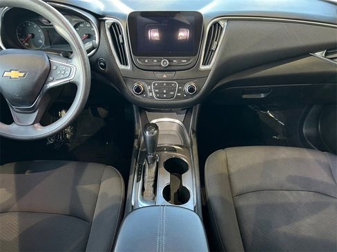 Used 2019 Chevrolet Malibu LT image 34