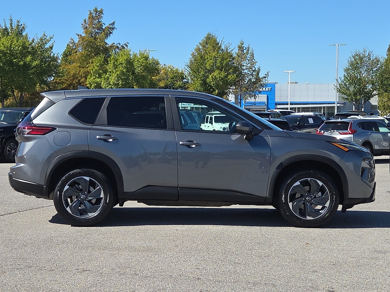 Used 2024 Nissan Rogue SV AWD/4WD image 6