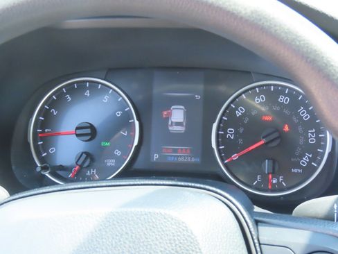 Used 2020 Toyota RAV4 LE FWD image 28