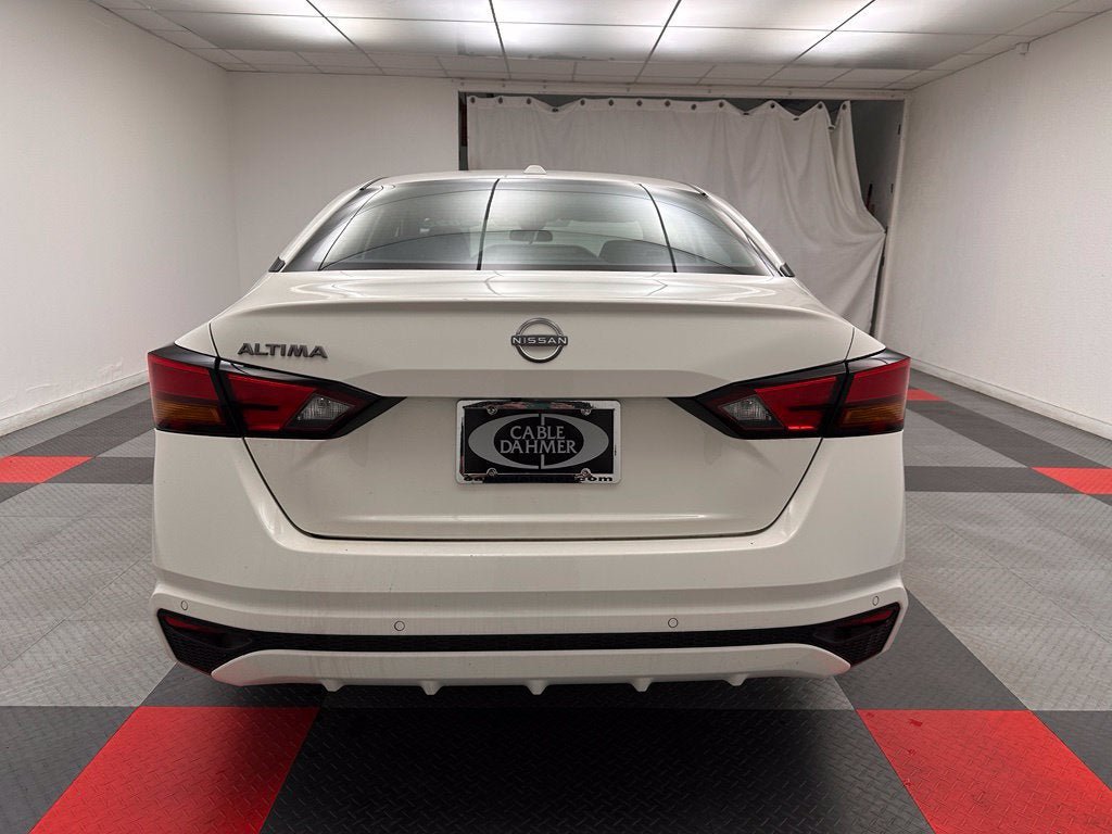 Used 2025 Nissan Altima 2.5 SV FWD image 5