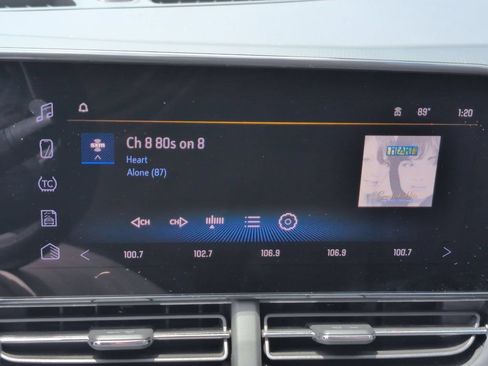 Used 2025 Chevrolet Trax LT w/ LT Convenience Package FWD image 18