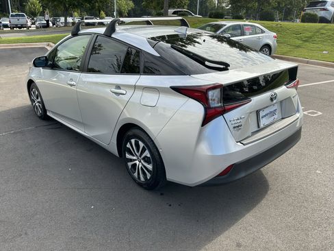 Used 2021 Toyota Prius LE AWD/4WD image 8