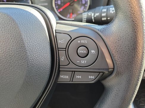 Used 2020 Toyota RAV4 XLE image 30