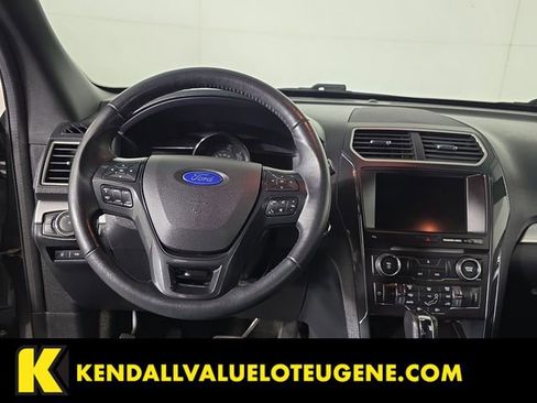 Used 2016 Ford Explorer XLT w/ Equipment Group 202A image 9