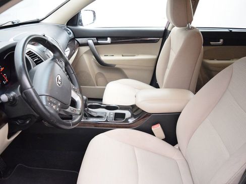 Used 2015 Kia Sorento LX image 10