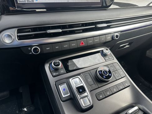 Certified 2025 Hyundai Palisade Calligraphy image 24