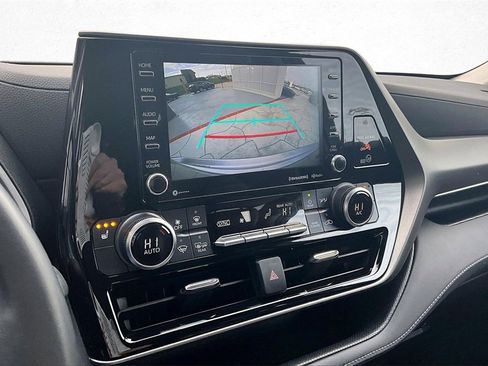 Used 2021 Toyota Highlander XLE image 8