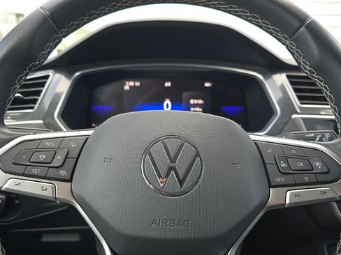 Used 2022 Volkswagen Tiguan SE image 25