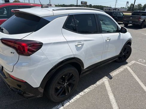 Used 2024 Buick Encore GX Sport Touring FWD image 5