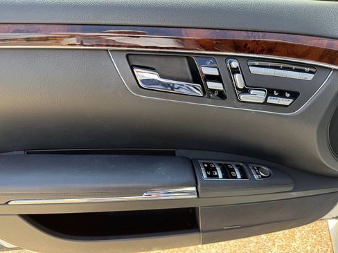 Used 2013 Mercedes-Benz S 550 Sedan image 11