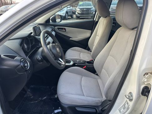 Used 2019 Toyota Yaris LE image 8