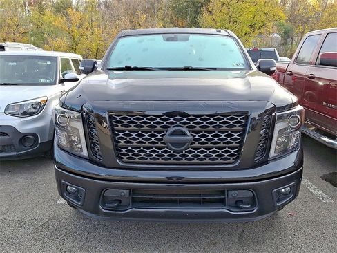 Used 2019 Nissan Titan SV w/ SV Convenience Package image 2
