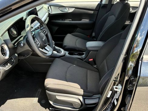 Used 2022 Kia Forte LXS w/ LXS Technology Package FWD image 16