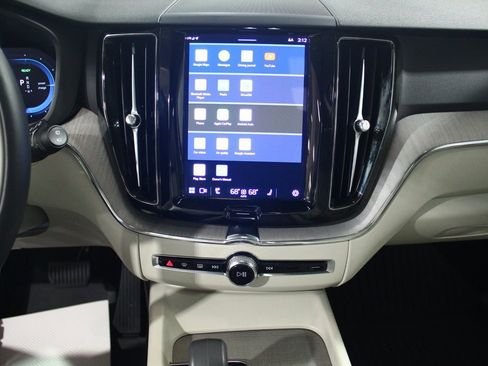 Used 2024 Volvo XC60 T8 Plus w/ Climate Package image 21