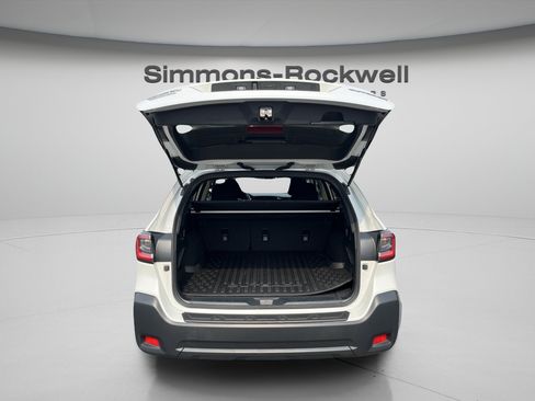 Used 2024 Subaru Outback Premium AWD/4WD image 9