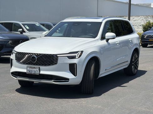 Used 2026 Volvo XC90 B6 Plus w/ Protection Package Premier AWD/4WD image 3